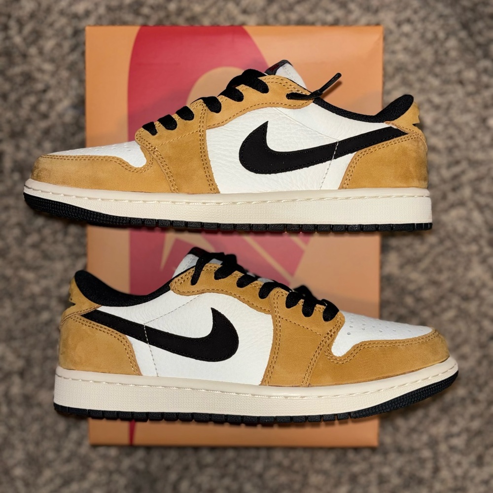 Air Jordan 1 low OG ‘R.O.T.Y’ NEW Sz. 8 men’s - Picture 7 of 8